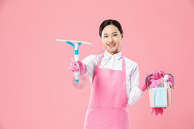 家政服务女性手提清洁工具